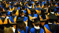 Скільки цьогорічних випускників вступило на бюджет та контракт в університети України: дані Міносвіти