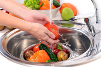 Дієтологи назвали найбезпечніший засіб для миття овочів 
