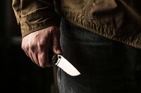 Чоловік заступився за дитину і отримав удар ножем від її батька (ФОТО)