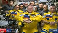 російські космонавти на МКС одяглися в кольори українського прапору (ФОТО)