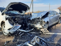 Позашляховик BMW зіткнувся з автомобілем швидкої допомоги, яка їхала на ДТП. Медики — у лікарні (ФОТО)