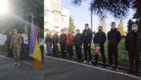 З молитвою та материнськими сльозами: 18 молодиків з Рівного відправили до армії (ФОТО)