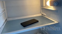 Навіщо люди кладуть смартфони у холодильник і чому це іноді корисно