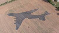 На полі в Данії з'явилася 80-метрова тінь українського літака «Мрія»: Видно навіть з космосу (ФОТО)
