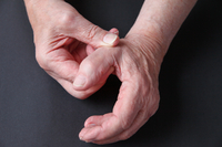 П’ять причин оніміння пальців. Одна з них – серйозний привід звернутися о лікаря