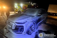 У Рівному серед ночі невідомі підпалили елітний електрокар: поліція шукає зловмисника