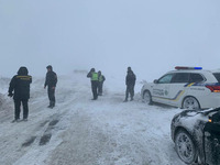 Дороги Рівненщини додатково захистять від снігових переметів