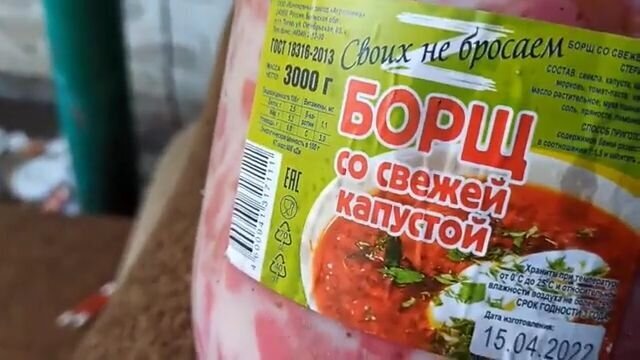 «Що це вони жеруть?! Ка*апське їдло»: Український воїн був шокований, коли побачив російський борщ (ВIДЕО)