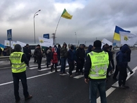 30 страйкарів розблокували трасу під Рівним (ФОТО)