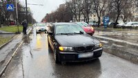 18-річний молодик на BMW збив у Рівному жінку. Вона — у лікарні (ФОТО)