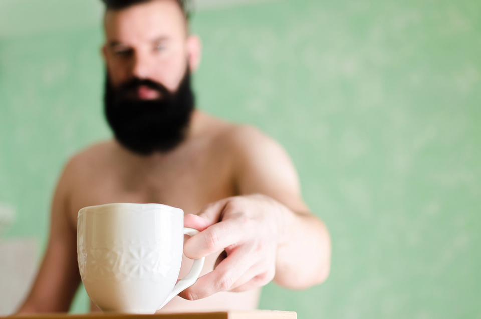 Це не кава, й не чай: найкорисніший напій для ранку — працює на шкіру та травлення