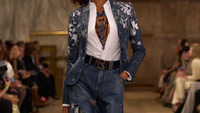 «Дірки і квіти»: несподівані тренди у джинсовому одязі-2024 (ФОТО)