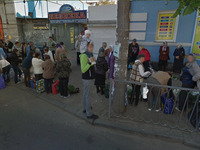 «Центр міста перетворений на один базар і смітник»: у Рівному незадоволені торгівлею на тротуарах

