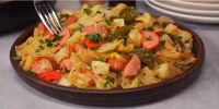 Смажена капуста і сосиски: класична страва, яку можна приготувати на вечерю великий тазик