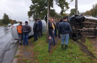 Автомобіль у Тинному вилетів на тротуар і перекинувся (ФОТО)