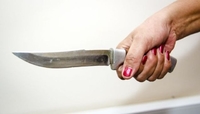 На Рівненщині жінка вдарила чоловіка ножем у груди