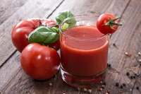Кому й навіщо обов’язково треба пити томатний сік