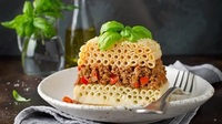 Запіканка із макаронів і фаршу «Пастіцио»: неймовірна вечеря для великої родини (РЕЦЕПТ)