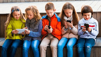 Уряд ще однієї країни пішов на радикальні заходи: повна заборона смартфонів у школах