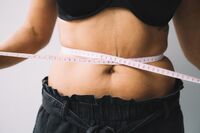 ТОП-10 продуктів, які викликають відкладання жиру на животі