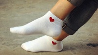 Будуть, як нові: три легких способи відіпрати білі шкарпетки
