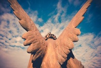 9 ознак того, що ангел-охоронець намагається попередити про небезпеку: народні прикмети