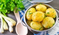 Неймовірно смачна варена картопля вийде, якщо додати у воду секретний інгредієнт